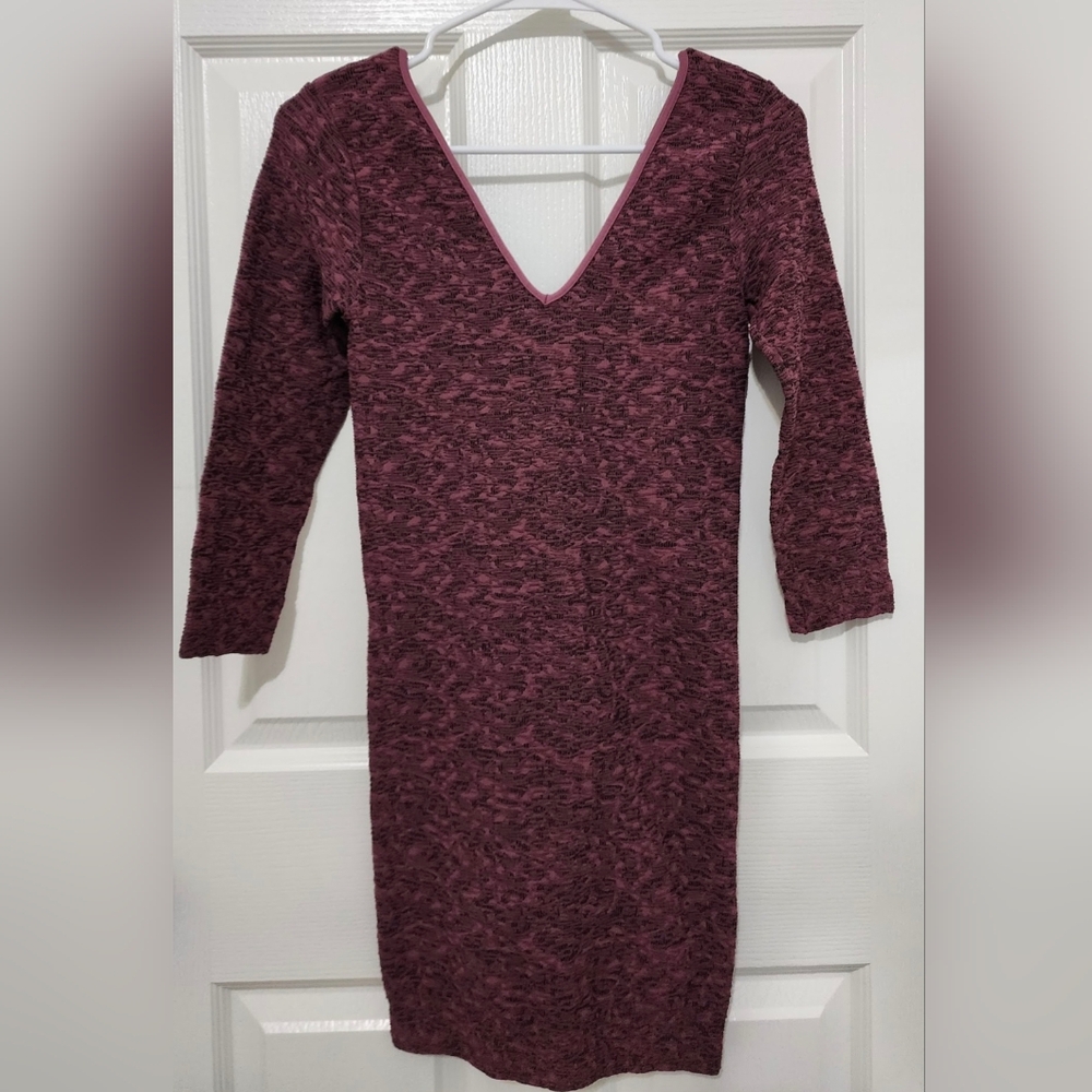BCBGeneration Pink V-Neck 3/4 Sleeve Bodycon Dress